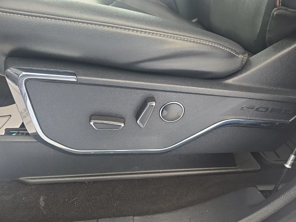 Used 2022 Gray Metallic Ford Lariat image 14