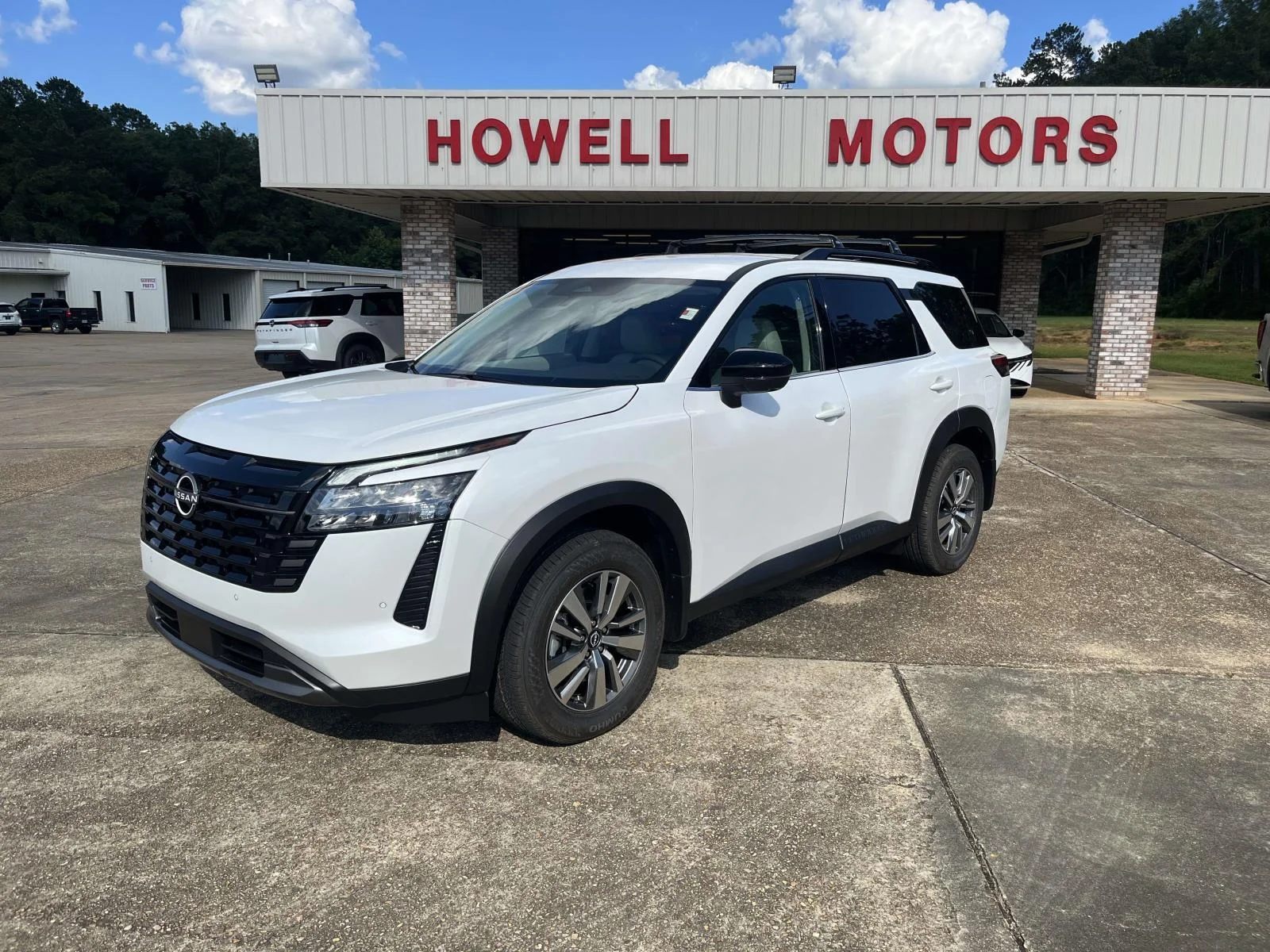 2026 Nissan Pathfinder SL 2WD's photo