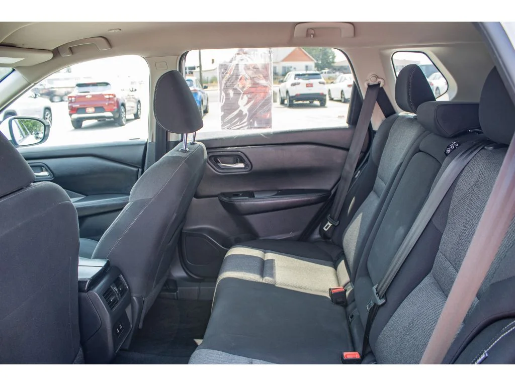 Used 2024 Everest White Pearl Nissan SV image 17