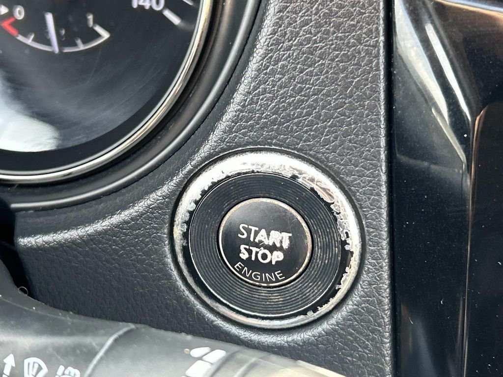 Used 2015 Silver Nissan SV image 24
