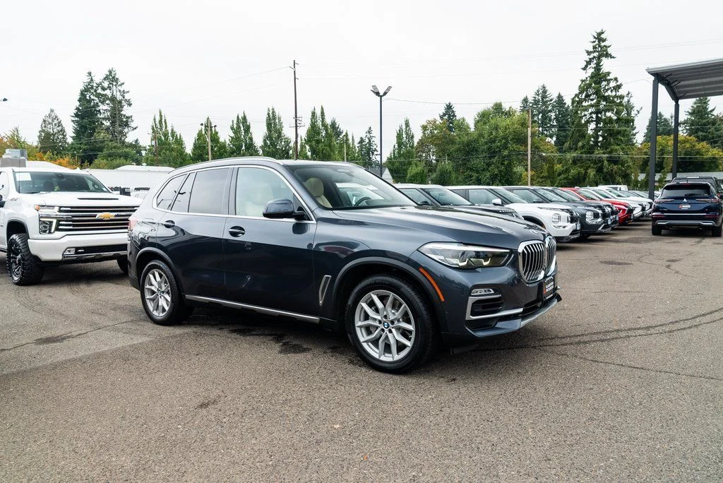 Used 2021 Gray BMW xDrive40i image 26