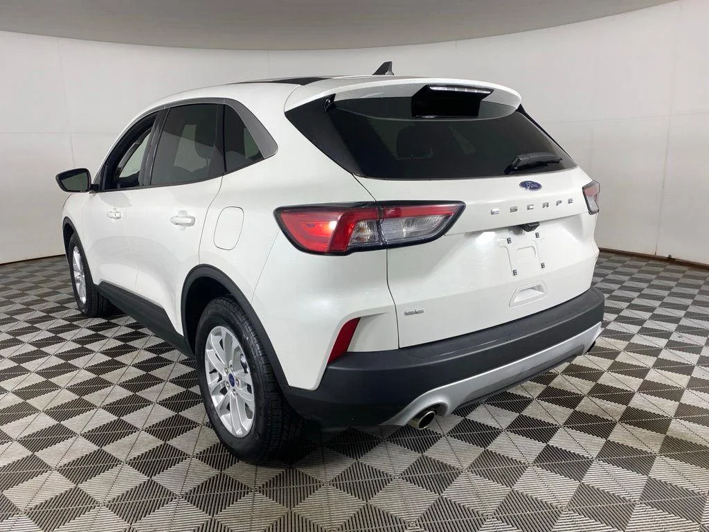 Used 2022 Wh Ford SE image 4