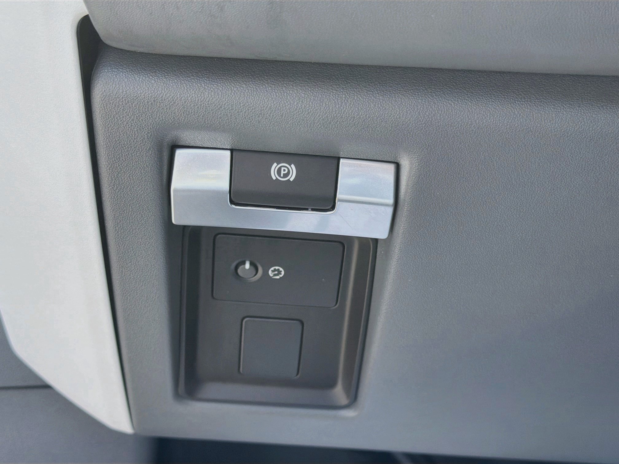 Used 2025 Santorini Black Metallic Land Rover S image 36
