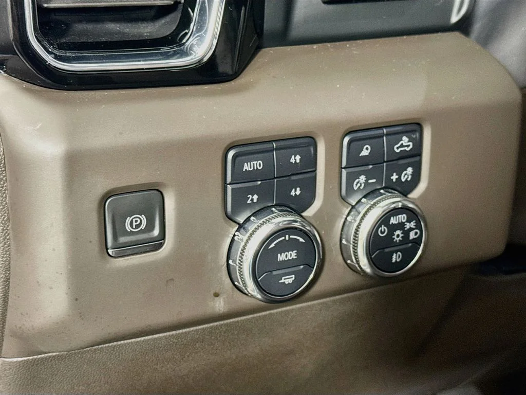 Used 2024 White GMC Denali image 11