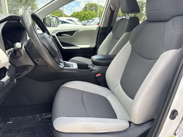 2024 Toyota RAV4 XLE - Photo 11