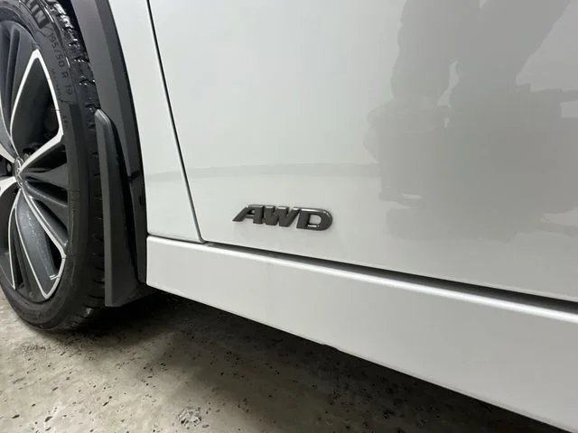 New 2026 Wind Chill Pearl <sup>1</sup> Toyota  XLE AWD image 30