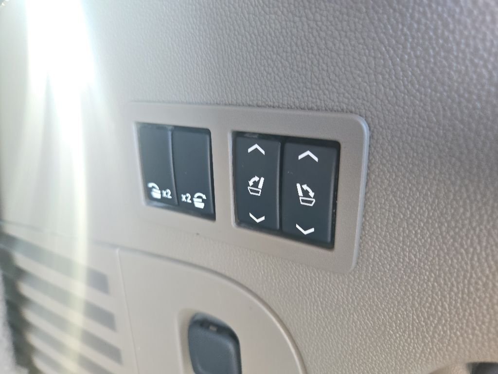 Used 2018 Gray Chevrolet Premier image 104