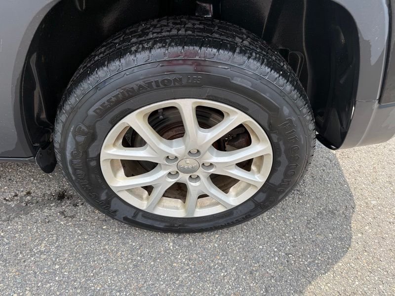 Used 2017 Black Jeep Latitude image 14