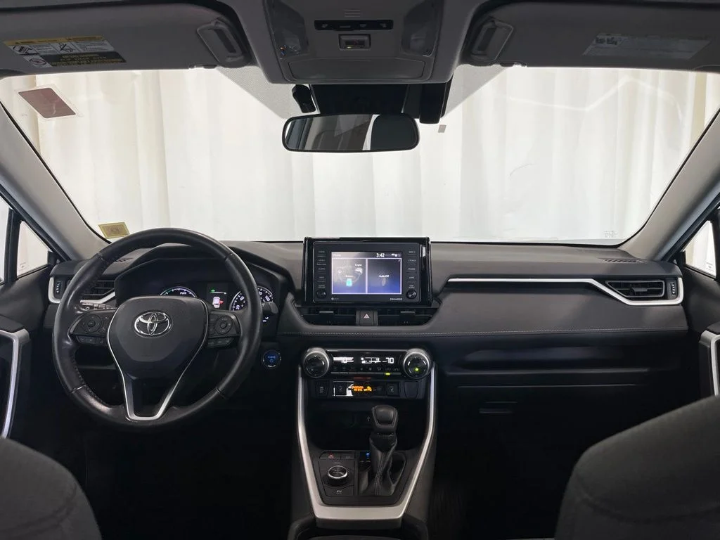 Used 2021  Toyota XLE image 9