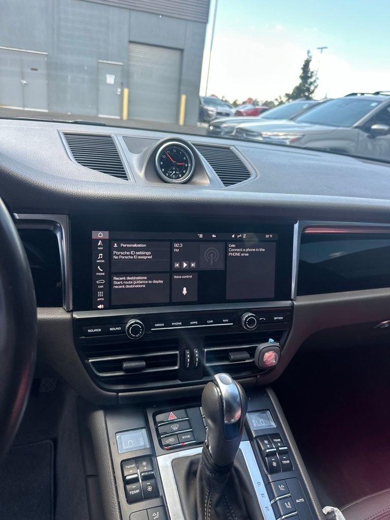 Used 2021  Porsche Base image 19