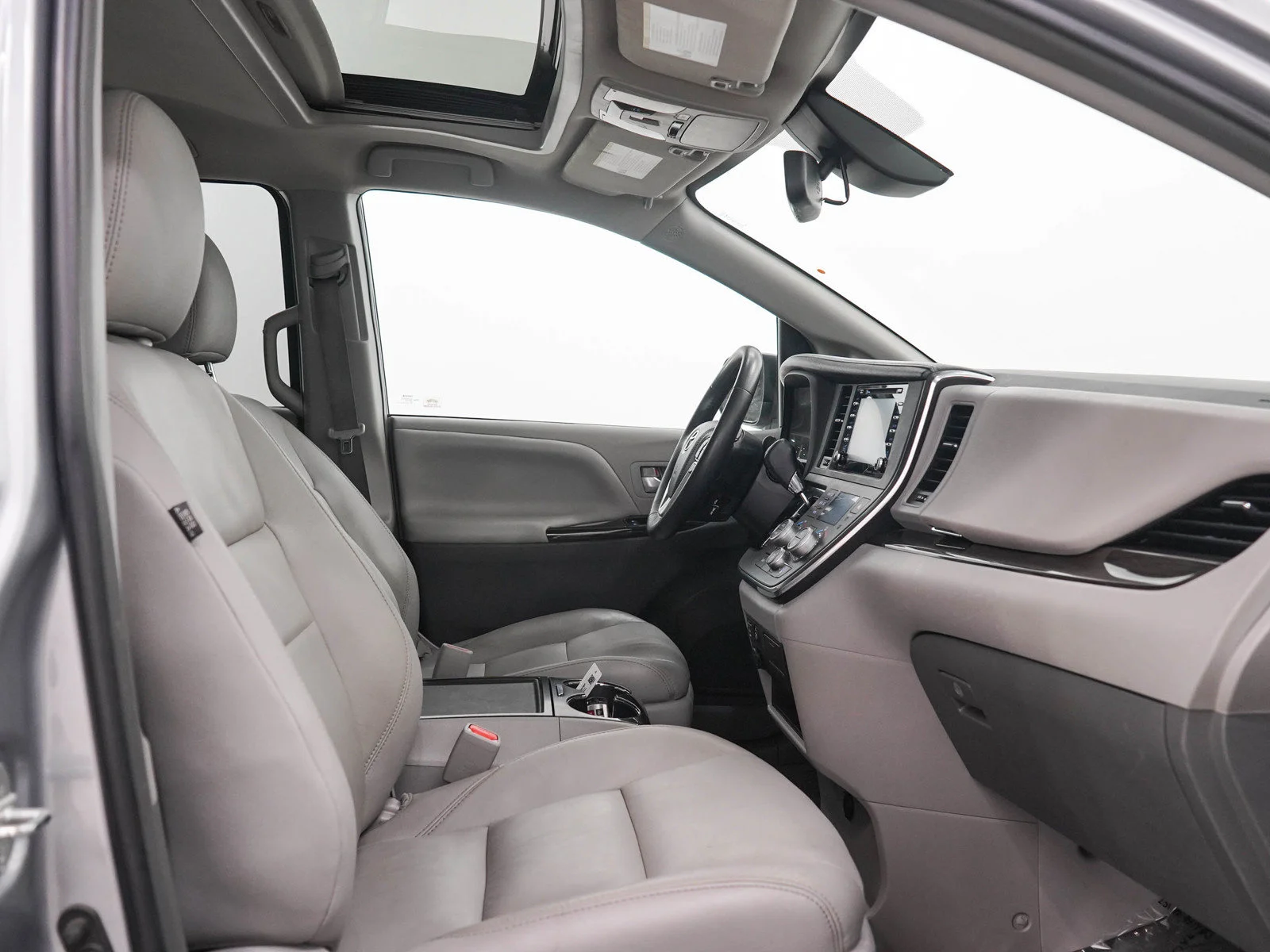 Used 2018 Silver Sky Metallic Toyota XLE Premium FWD 8-Passenger image 14