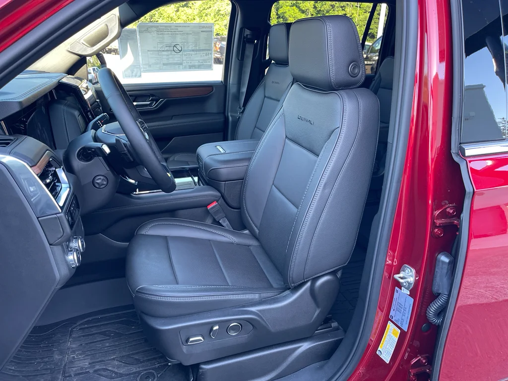 2025 GMC Yukon XL Denali - Photo 23