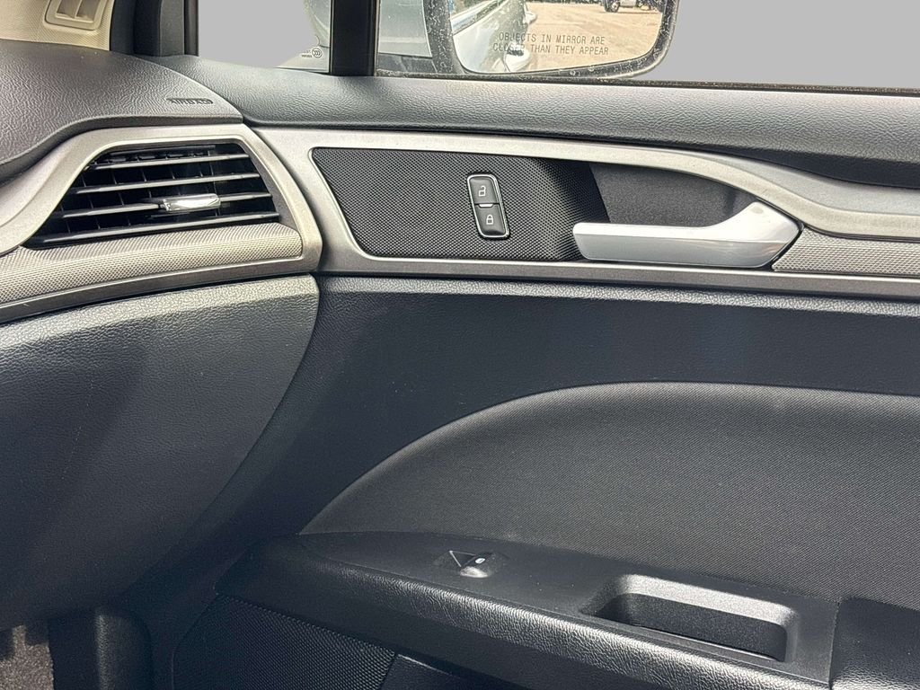 Used 2020 Silver Ford SE image 31