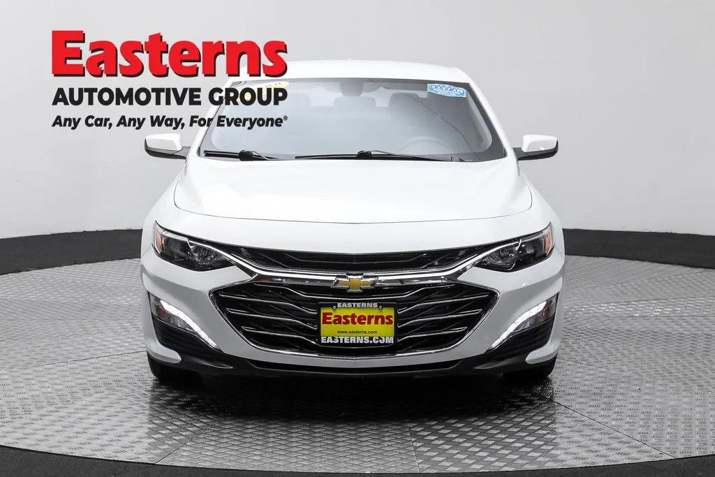 Used 2022 White Chevrolet LT image 2