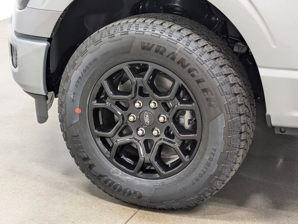 New 2026 Iconic Silver Metallic Ford XLT image 2