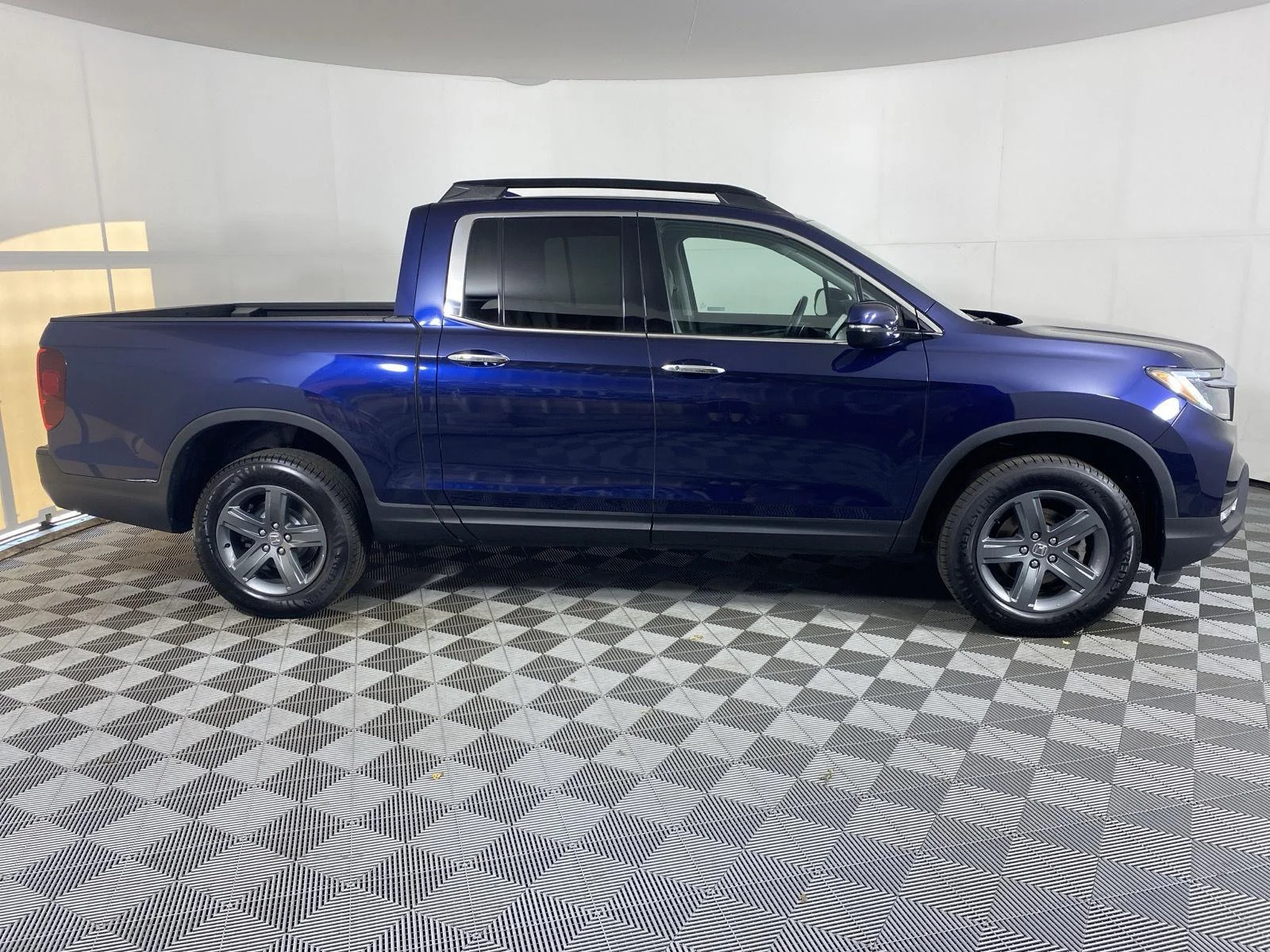 Used 2023 Obsidian Blue Pearl Honda RTL-E image 8