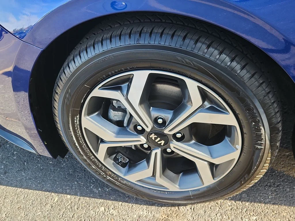 Used 2020 Blue Kia LXS image 16