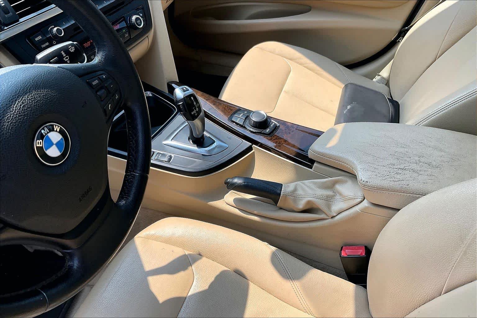 Used 2015 Alpine White BMW 320i xDrive image 16