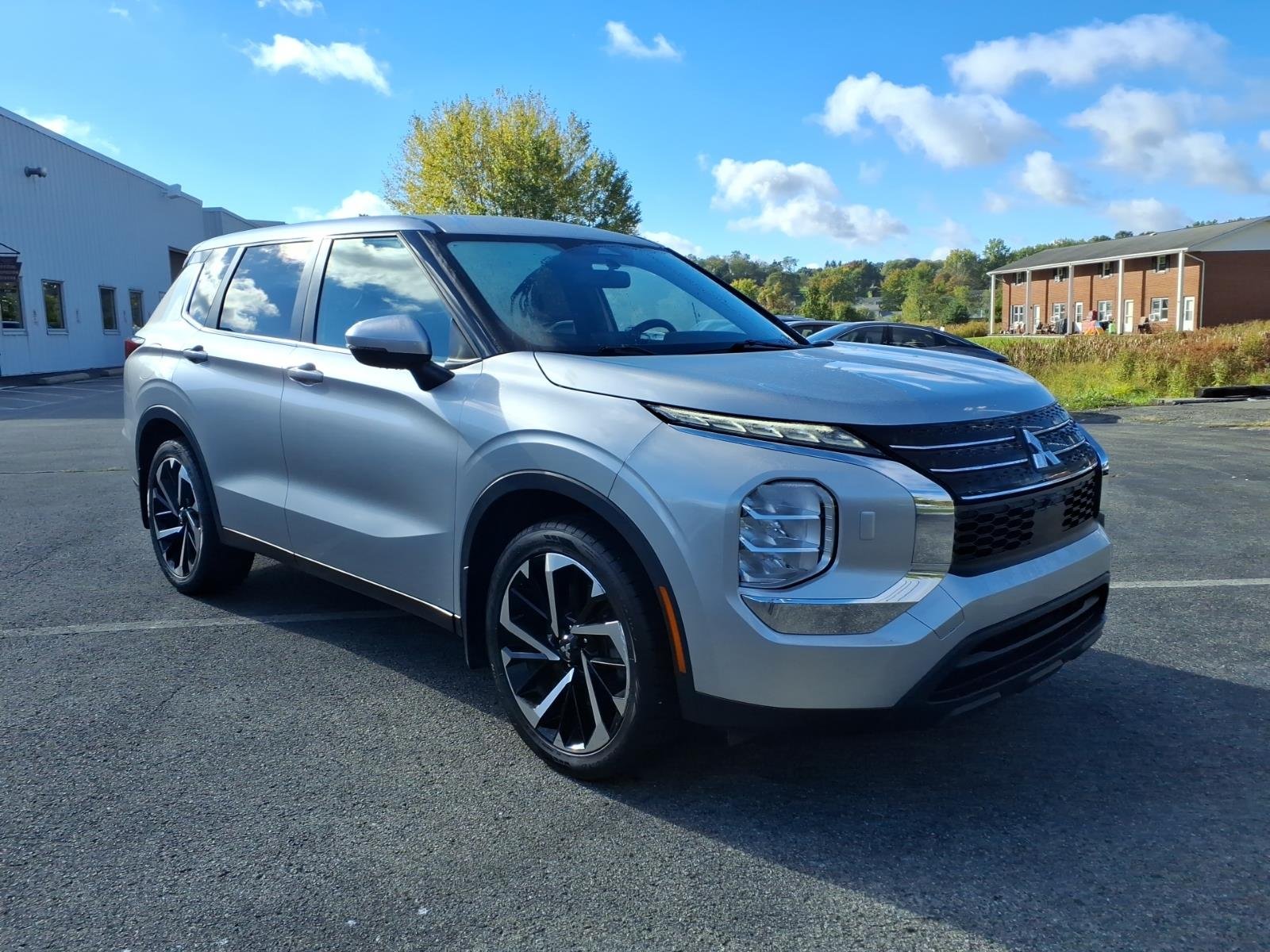 Used 2022 Mitsubishi Outlander ES with VIN JA4J4TA89NZ047409 for sale in Indiana, PA