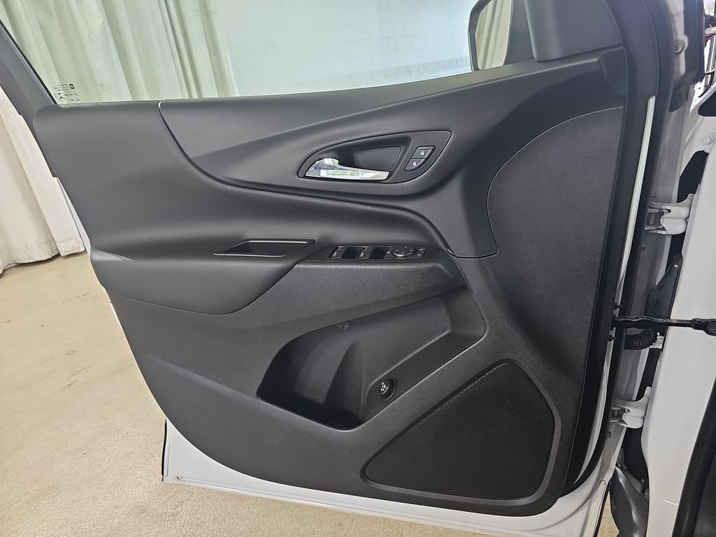 Used 2023 Iridescent Pearl Tricoat Chevrolet LT image 33