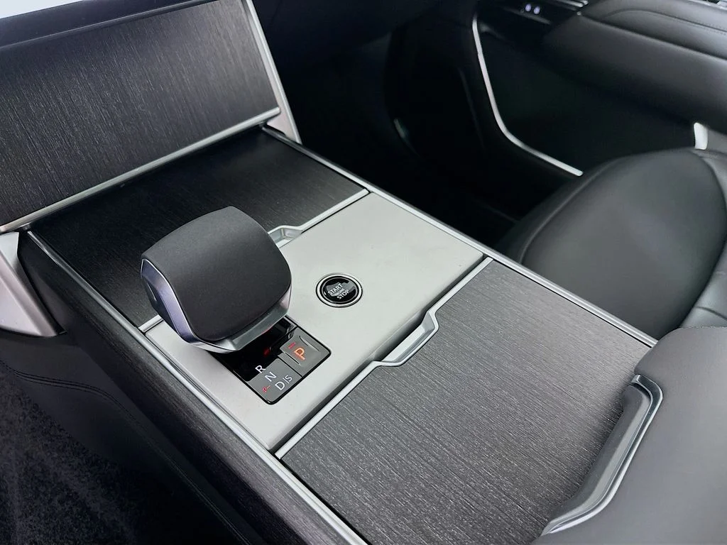 New 2026 Santorini Black Land Rover SE image 21