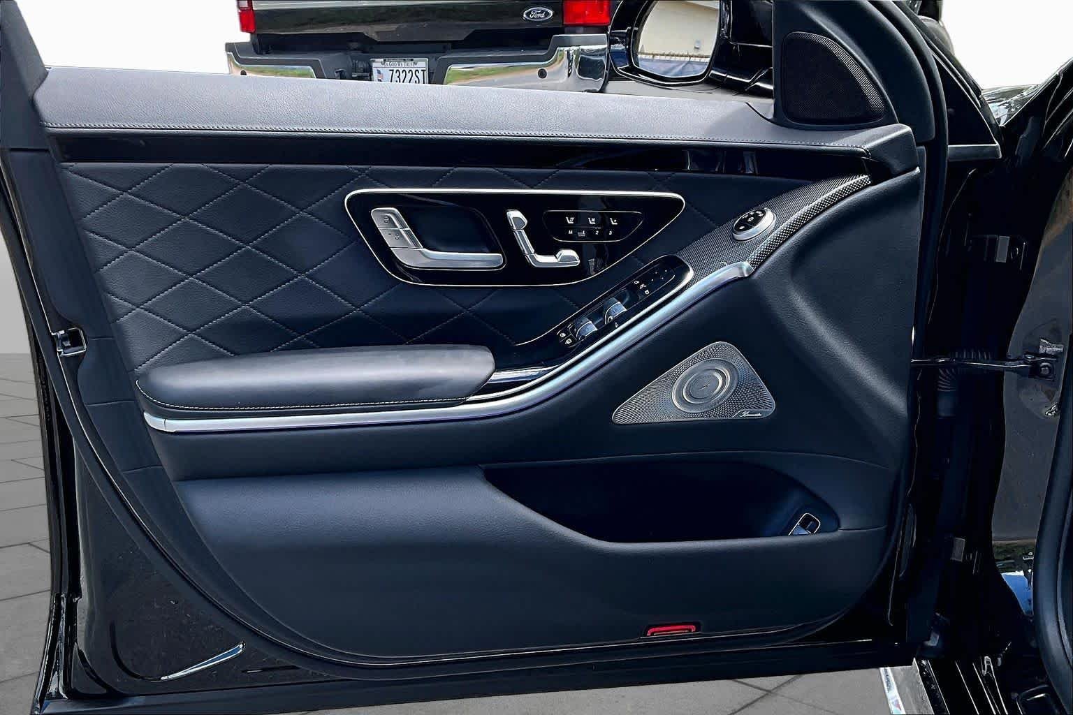 Used 2025 Obsidian Black Metallic Mercedes-Benz S 500 image 22