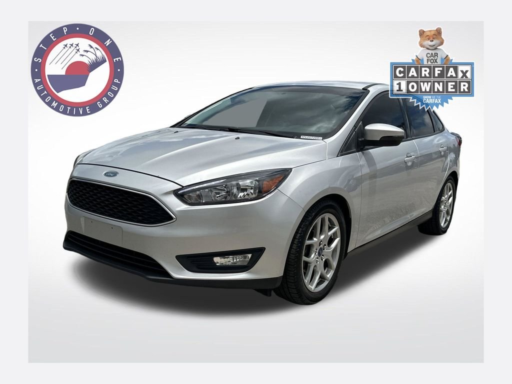 2015 Ford Focus Sedan SE's photo