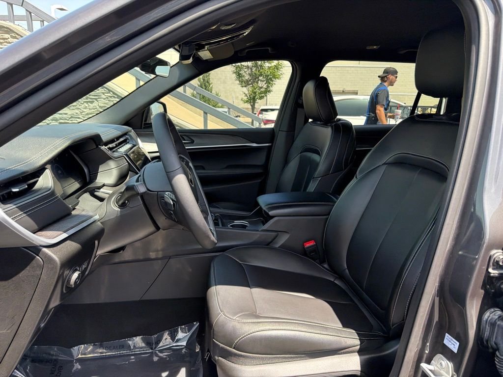 Used 2025 Gray Jeep Limited image 10