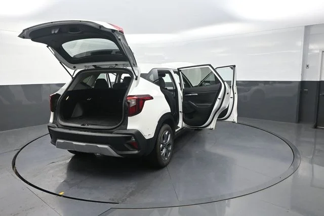 Used 2024 White Kia LX image 34