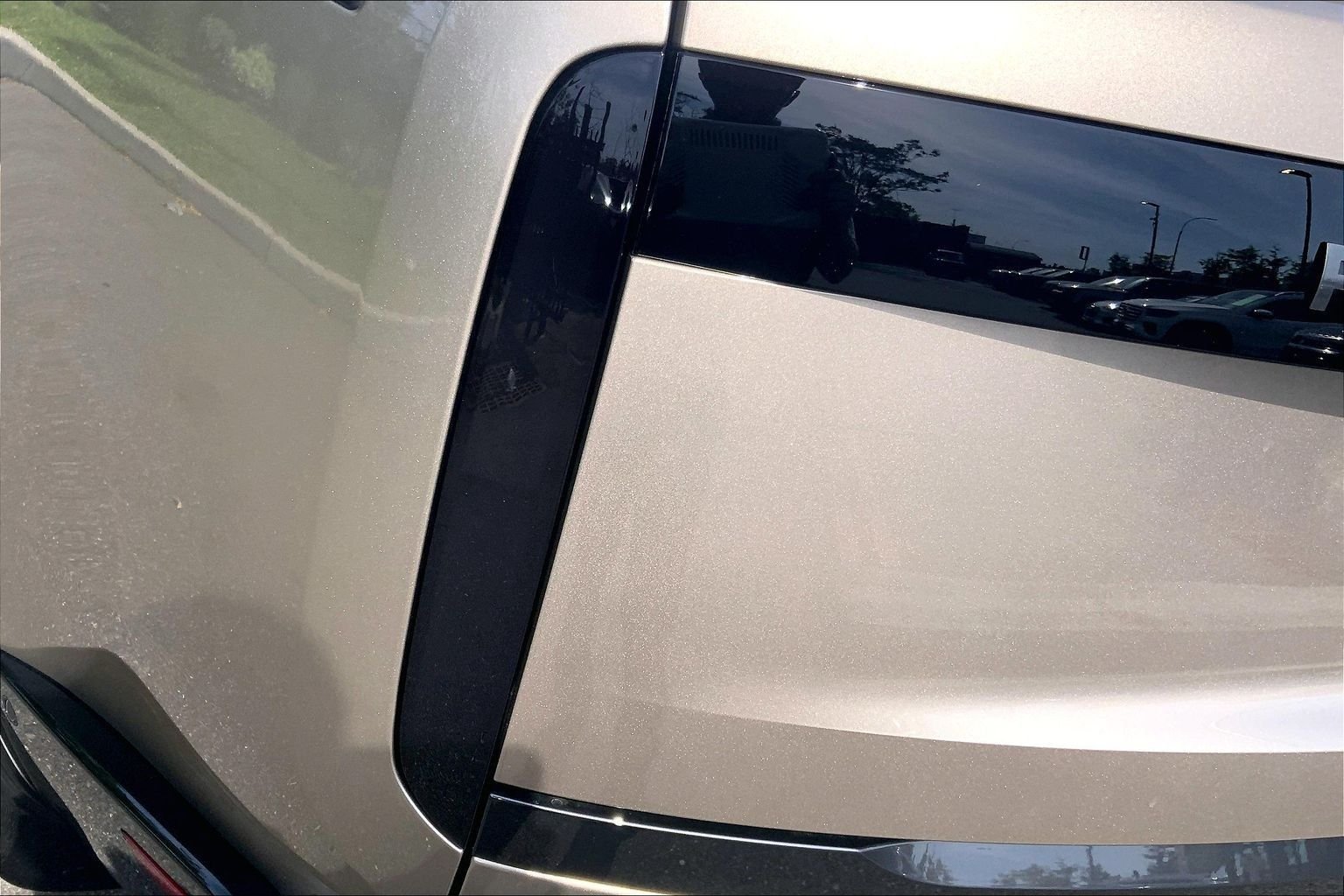 New 2026 Batumi Gold LAND ROVER SE LWB 7-Seats / V8 image 14