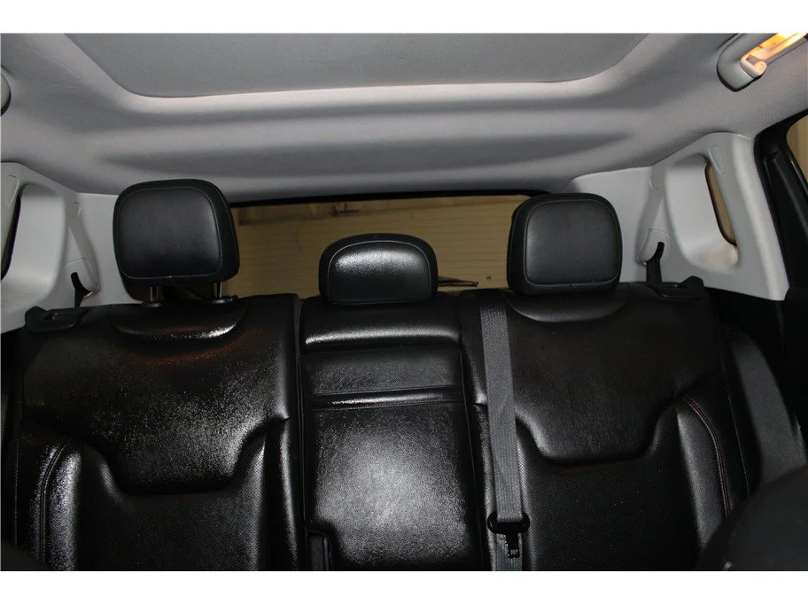 Used 2018 Granite Crystal Metallic Clearcoat Jeep Trailhawk image 25