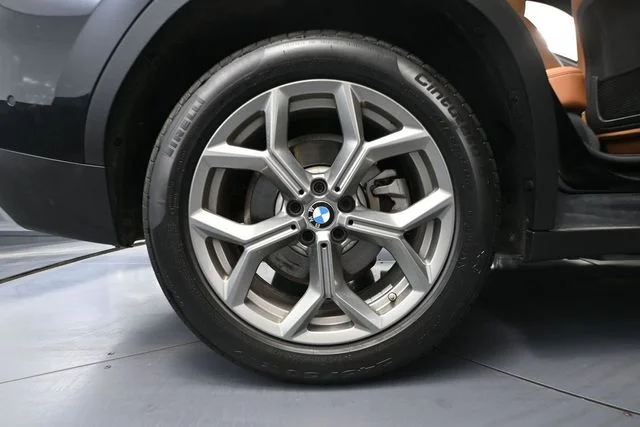 Used 2023 Black BMW xDrive30i image 15
