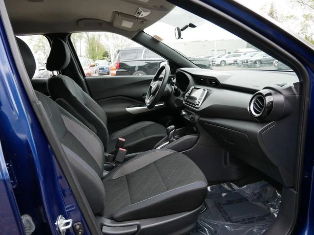 Used 2019 Blue Nissan SV image 8