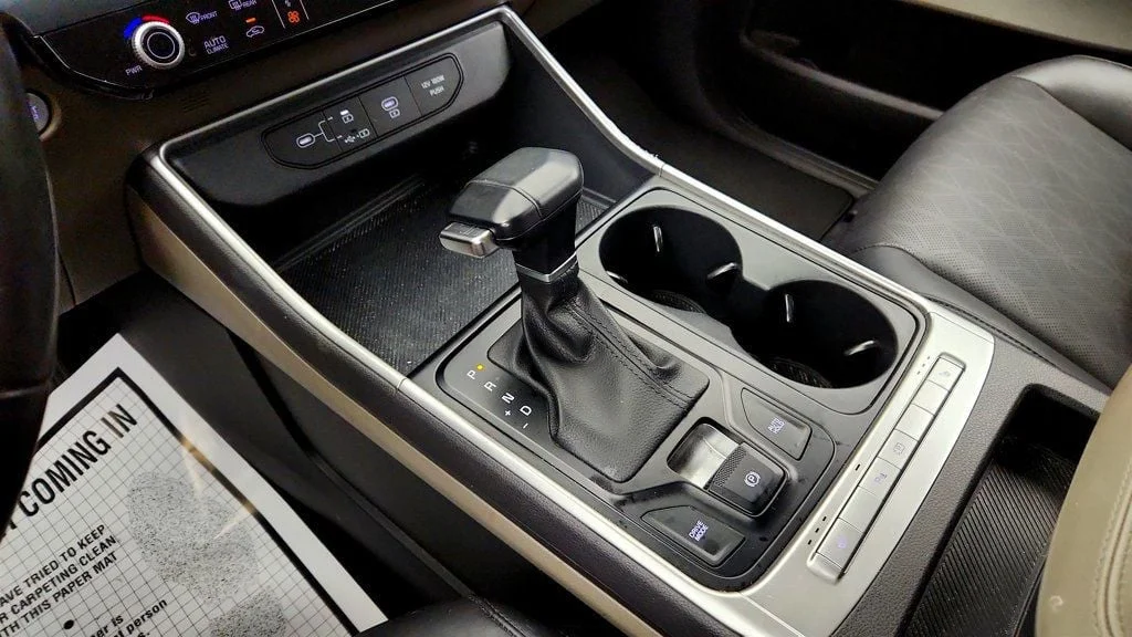 Used 2025 Snow White Pearl Kia LXS FWD image 16
