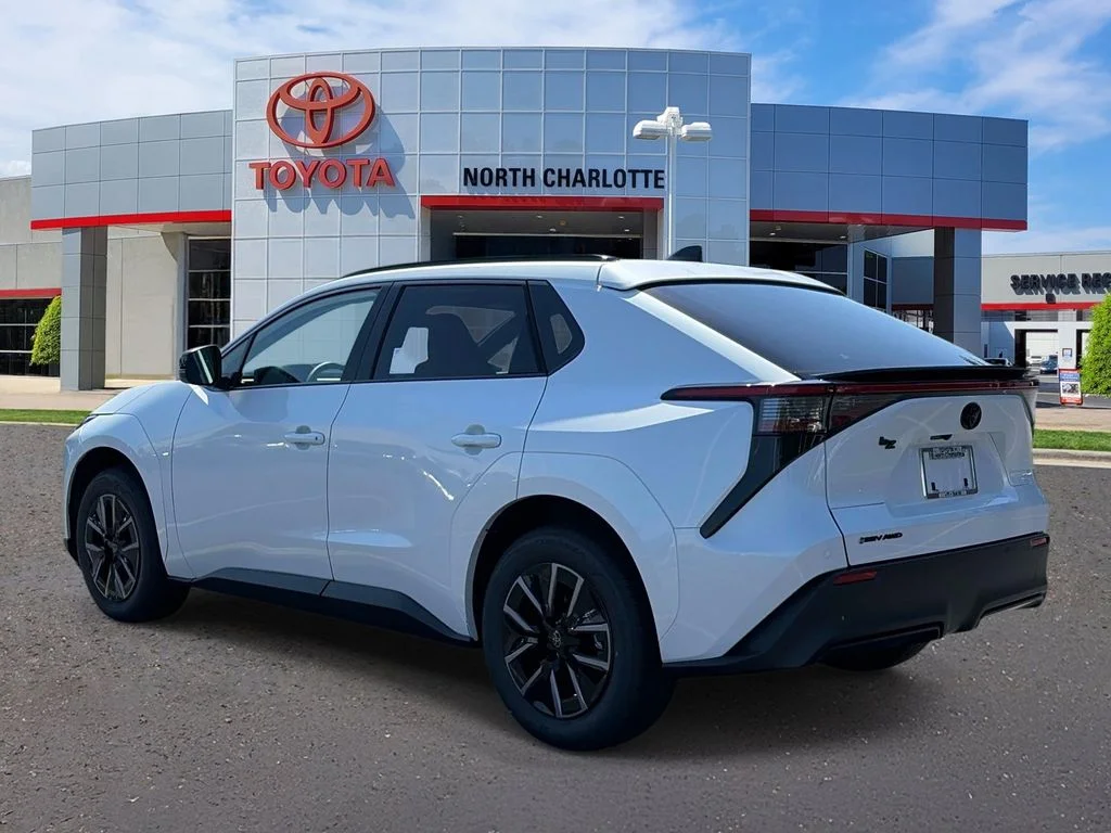 New 2026 Wind Chill Pearl Toyota XLE image 5