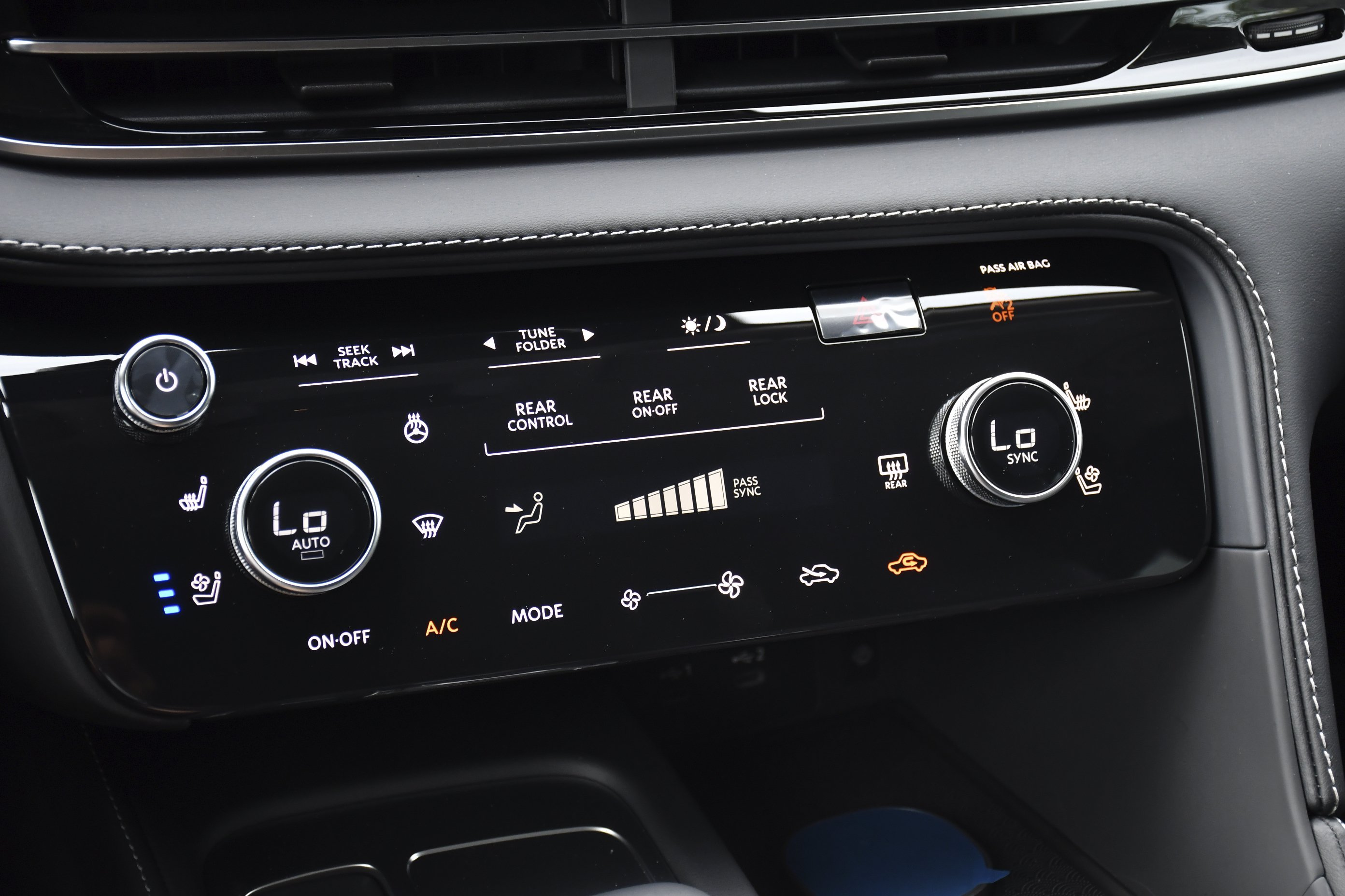 New 2027 MINERAL BLACK INFINITI Luxe FWD image 18