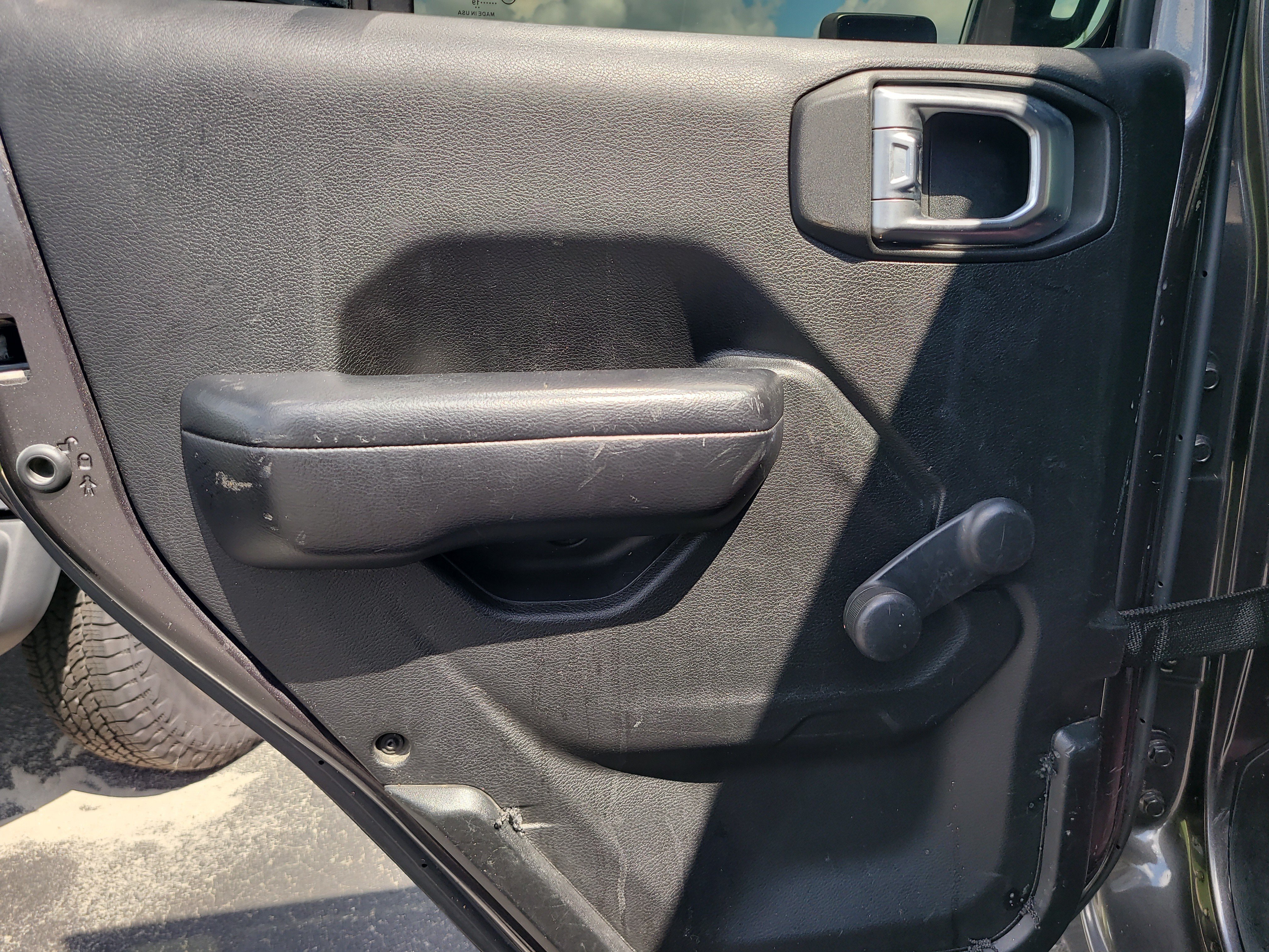 Used 2019 Granite Crystal Metallic Clearcoat Jeep Sport image 10