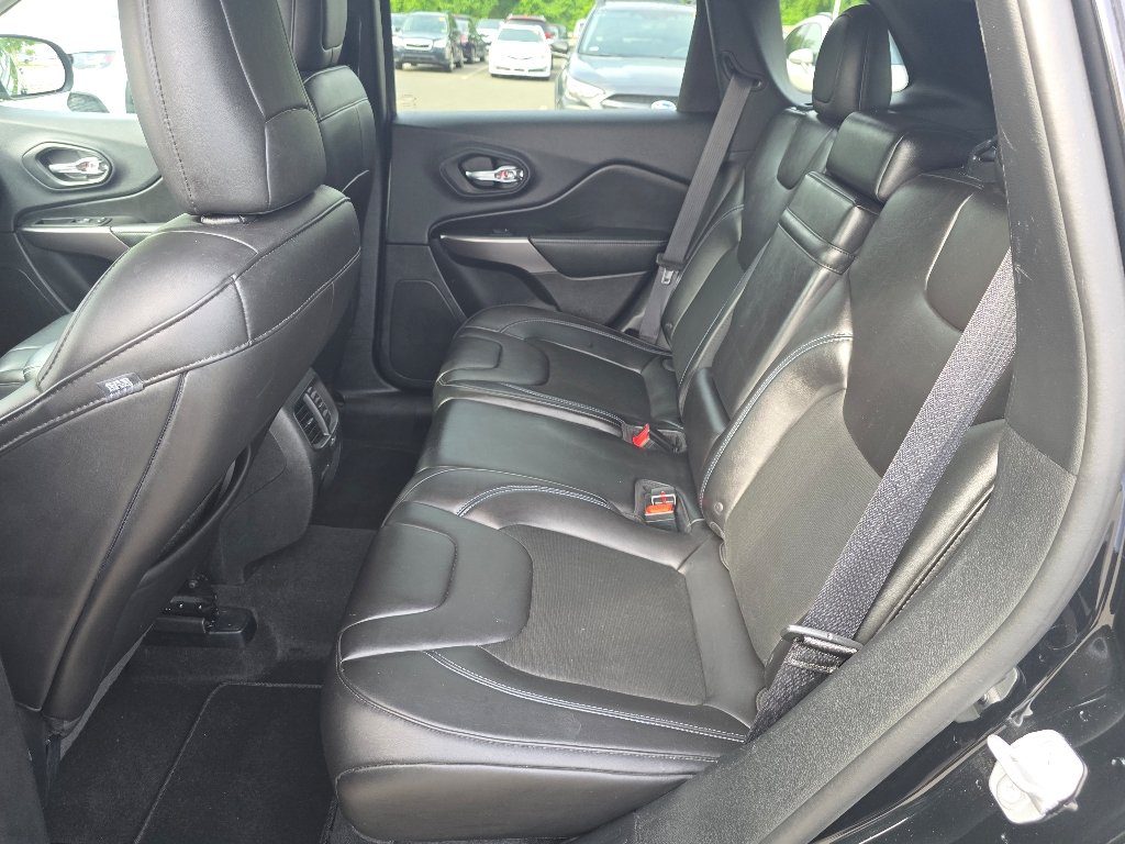 Used 2019 Diamond Black Crystal Pearl Coat Jeep Latitude Plus image 28