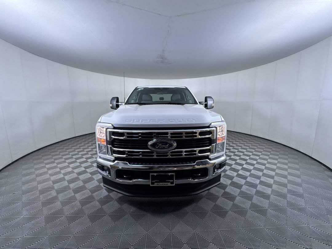 New 2026 Oxford White Ford XLT image 3