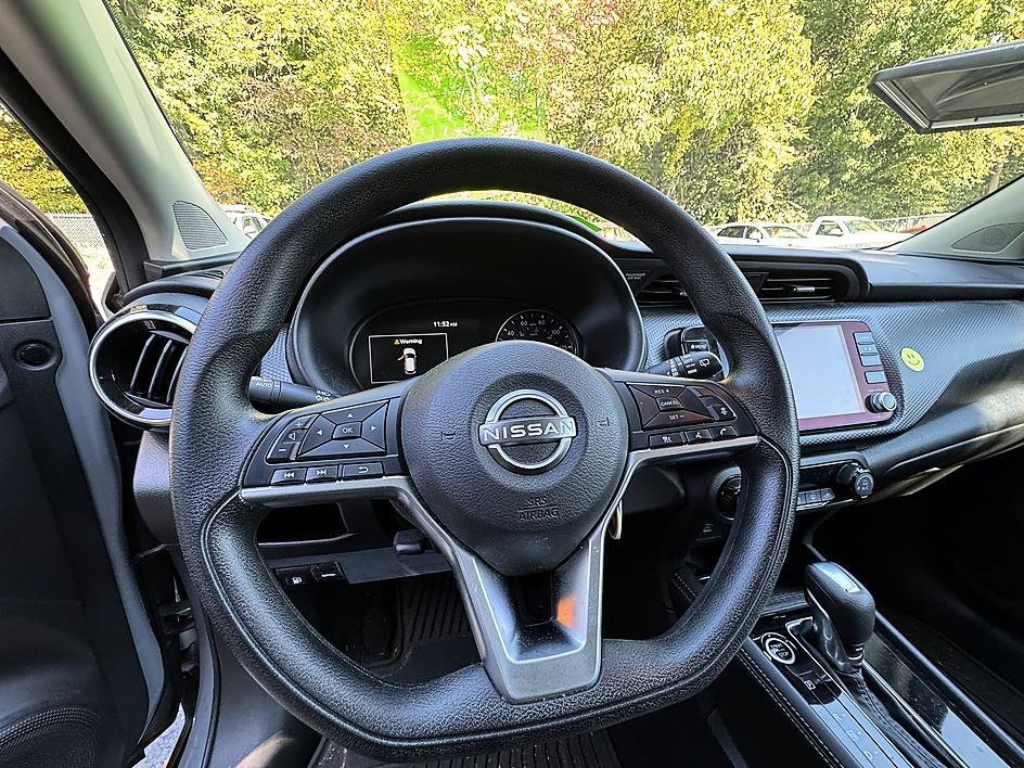 Used 2022 Boulder Gray Pearl Nissan SV image 9