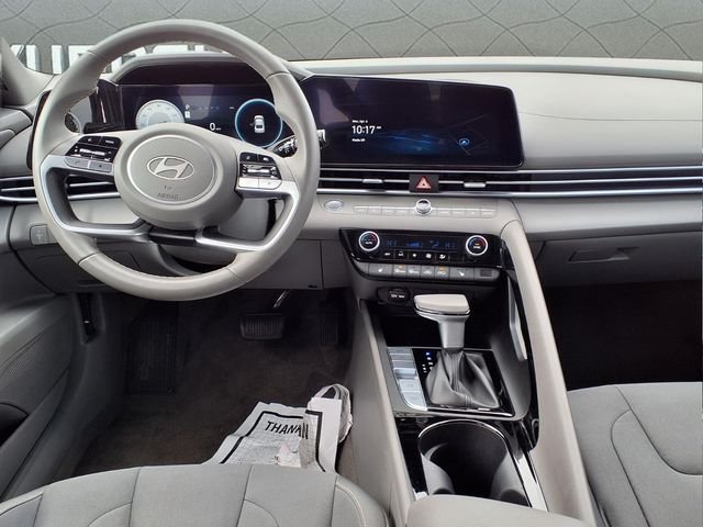 2025 Hyundai Elantra SEL - Photo 13