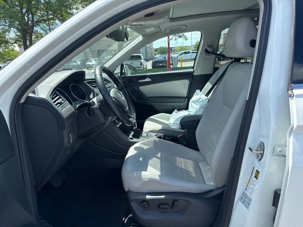 Used 2019 White Volkswagen 2.0T SE image 8