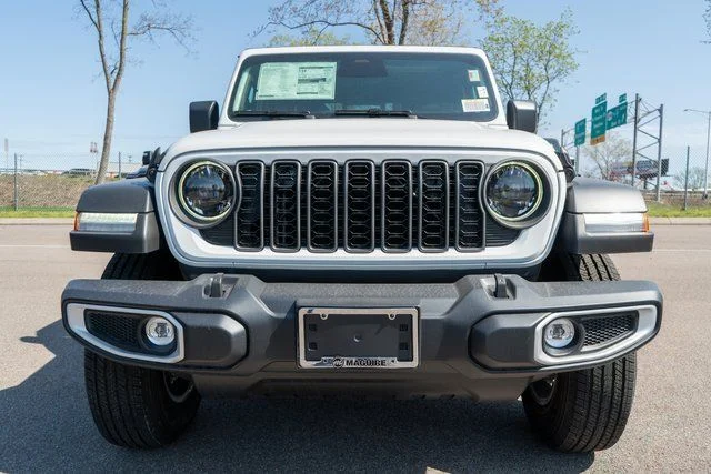 New 2026 Bright White Clear-Coat Exterior Paint Jeep Sport S image 3