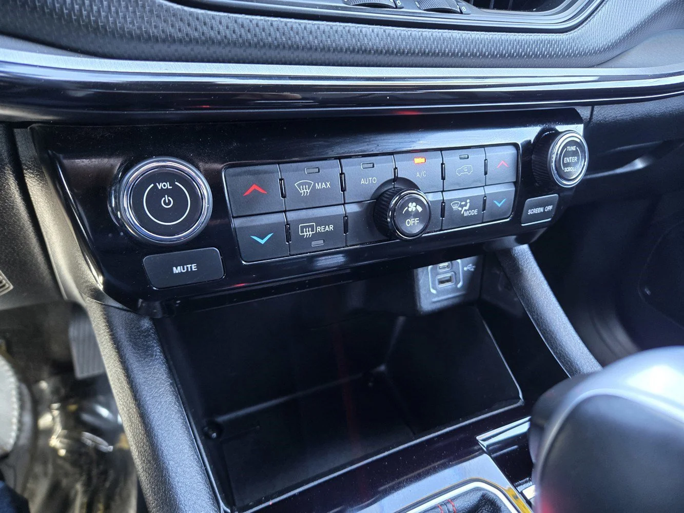 Used 2025 Bright White Clearcoat Jeep Trailhawk image 11