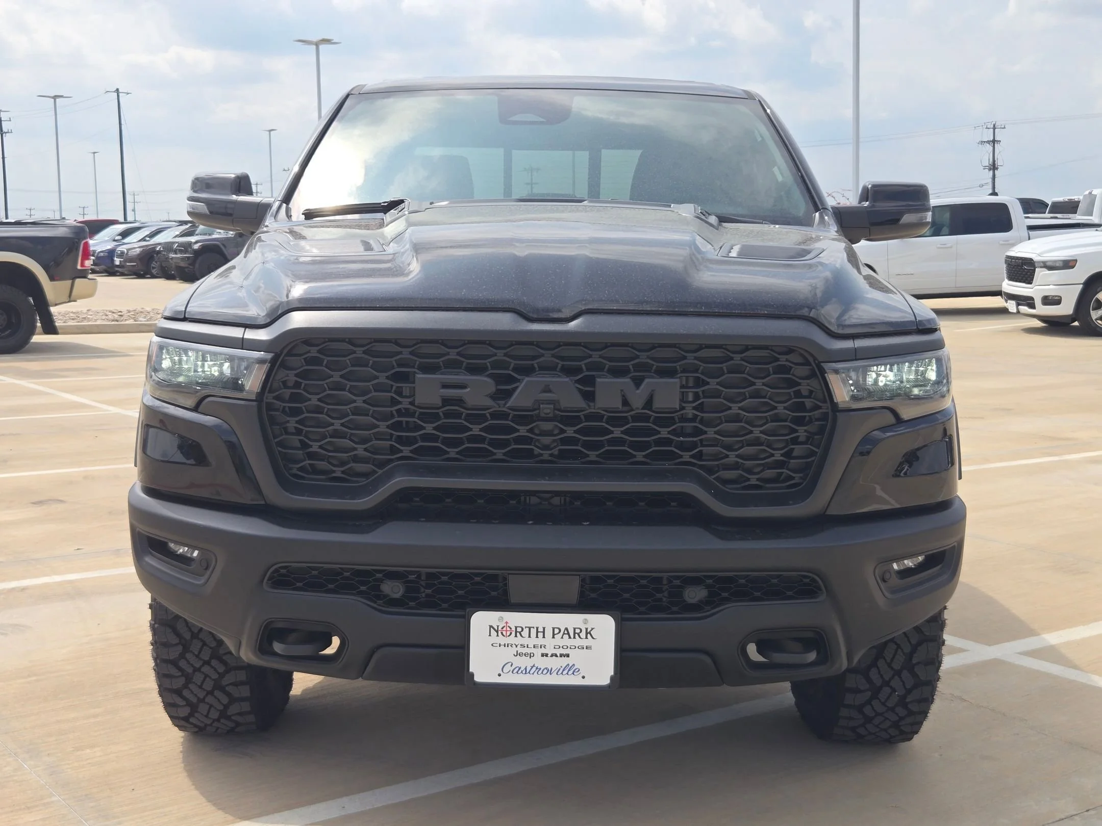 New 2026 Diamond Black Crystal Pearl-Coat Exterior Paint RAM Rebel image 8