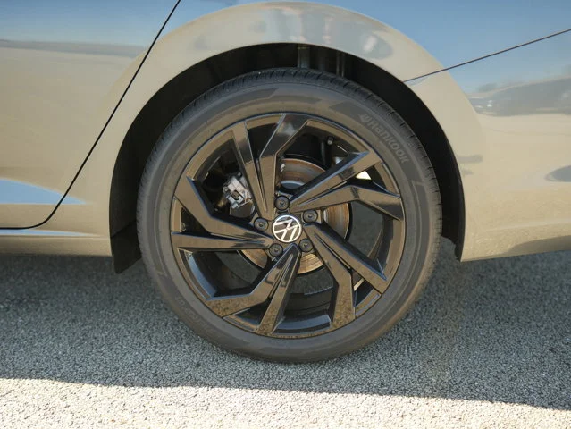 New 2026 Platinum Gray Metallic Volkswagen 1.5T SE image 11