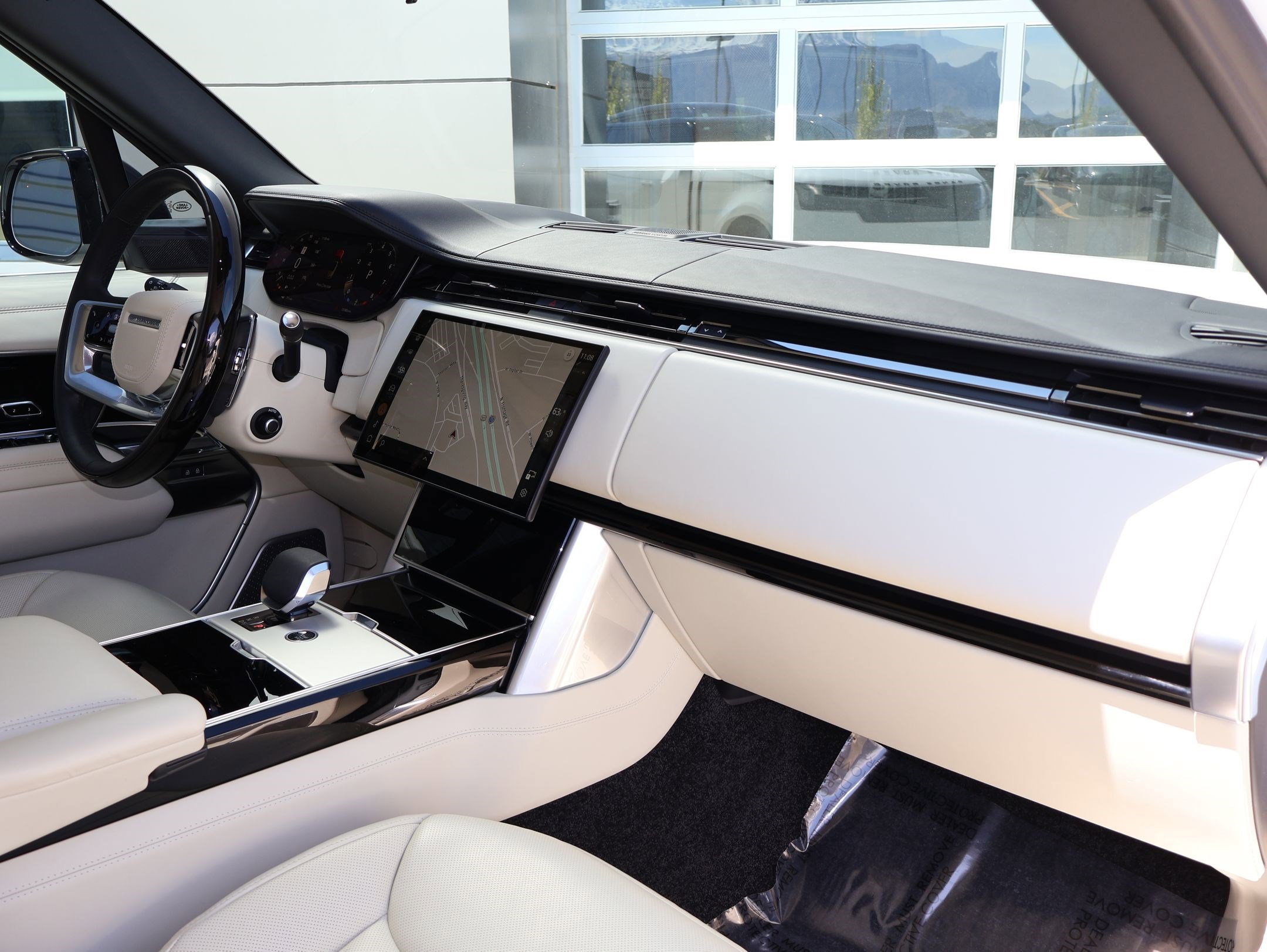 Certified Used 2025 Fuji White Land Rover Autobiography image 29