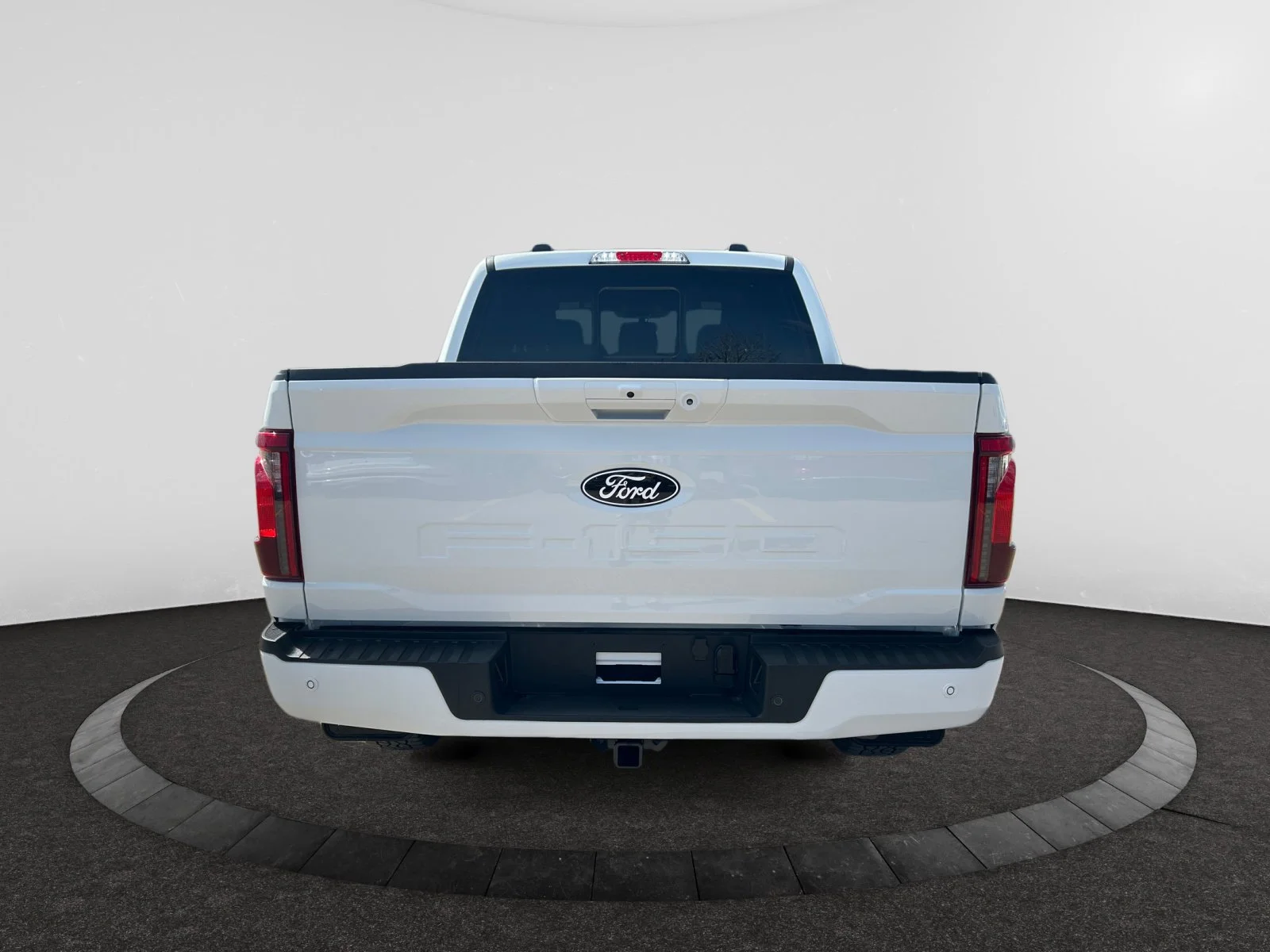 New 2026 Oxford White Ford XLT image 4