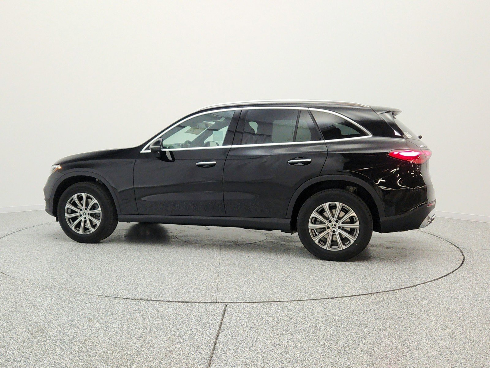 New 2026 Black Mercedes-Benz GLC 300 SUV image 31