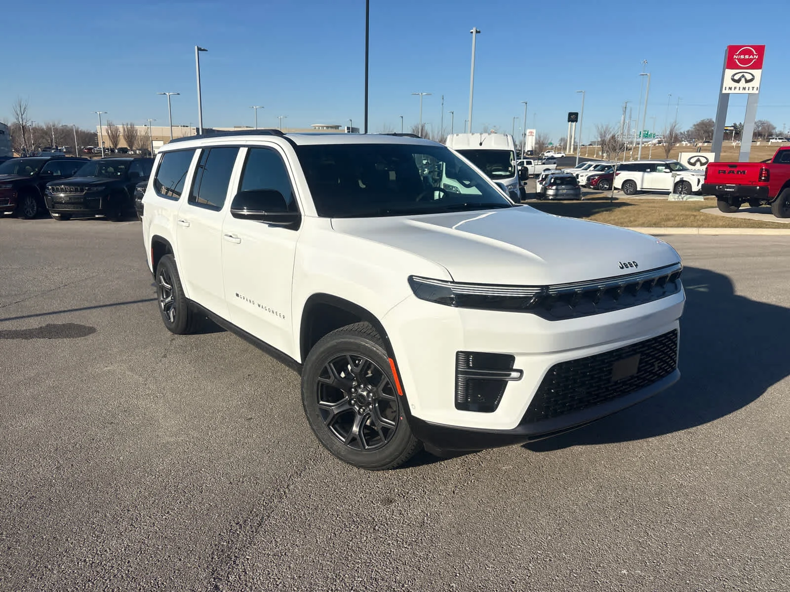 New 2026 Bright White Clear-Coat Exterior Paint Jeep Limited Altitude image 2